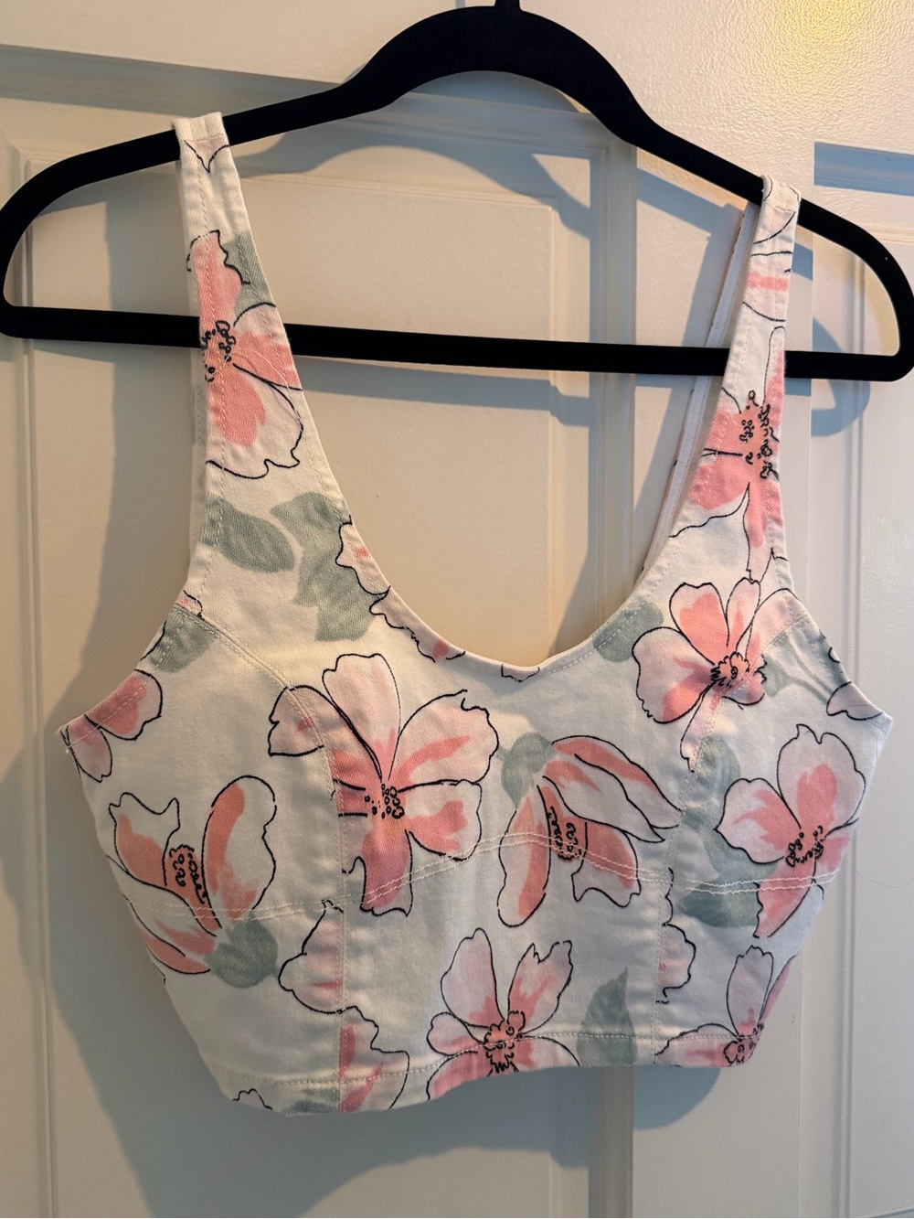 RVCA women’s crop top tank top 
Size small surf brand Hawaiian flowers